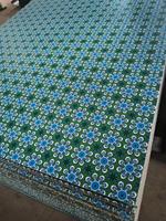 Fabrication en Chine Meilleur Prix 1220*2440mm 2mm Papier Mélamine Superposition Polyester Contreplaqué pour la Décoration de Mur et Plafond de Maison