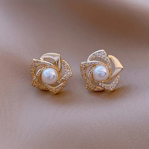 Pendientes de Perlas Junhong Jewelry 2025, Nueva Moda, para Mujer, de Alta Gama, con Circonitas, para Uso Diario y Fiestas, Brillantes, Joyería de Lujo Ligero - Product Image 2