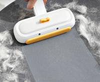 Conception de canard jaune TPR chat chien brosse d'épilation haute qualité Portable épilateur pour animaux de compagnie rouleau grattoir brosses autonettoyantes