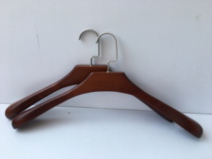Porte-vêtements en bois et fer multifonctionnel, finition brillante, avec crochets et barres, écologique, classique, simple niveau, pour vestes, chemises et costumes, vente en gros - Product Image 4