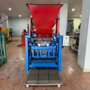 Machine à fabriquer des briques à trémie 4-35, facile à utiliser et peu exigeante en main-d'œuvre, populaire en Afrique de l'<span class=keywords><strong>Ouest</strong></span>, machine de formage de blocs de ciment - Product Image 3