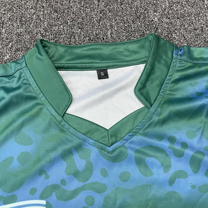 Camisetas de fútbol para hombre de manga larga con sublimación cómoda de diseño personalizado - Product Image 4