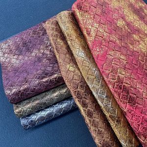Cuir Qifeng, simili cuir PU 0,9 mm x 137 cm, texture tissée estampée à chaud pour chaussures, sacs, meubles - Product Image 1