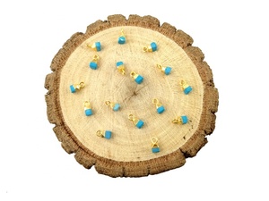 Pendentif unisexe turquoise brut de décembre pierre de naissance en laiton galvanisé or motif de pointes design de chiffres breloques en cristal pour enfants - Product Image 2