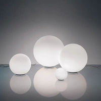 Lampes de jardin sphériques électriques à LED éclairées en extérieur avec corps en plastique
