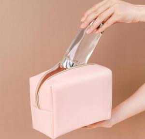 Sac de toilette portable résistant à l'eau en cuir PU avec logo personnalisé, petite pochette cosmétique à fermeture éclair pour femmes et filles - Product Image 6