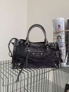 Bolso de mezclilla de alta gama para mujer, estilo motociclista, con cadenas, a la moda, lavado, suave, con forma de almohada, cierre de cremallera, impermeable IP56, para todas las estaciones, uso diario - Product Image 4