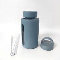 Bouteille d'eau en verre borosilicate avec logo personnalisé et manchon en silicone, gobelet en verre de 600 ml pour la salle de sport en plein air