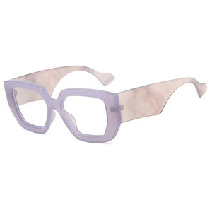 Lunettes de soleil carrées unisexes tendance avec monture épaisse en D, protection UV400, monture en PC, verres transparents en acrylique, dorées - Product Image 4