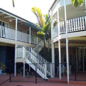 Fabbrica di alta qualità su misura moderna in lega di alluminio scale in acciaio sistema ponte balcone tavolo da esterno bar appeso - Product Image 1