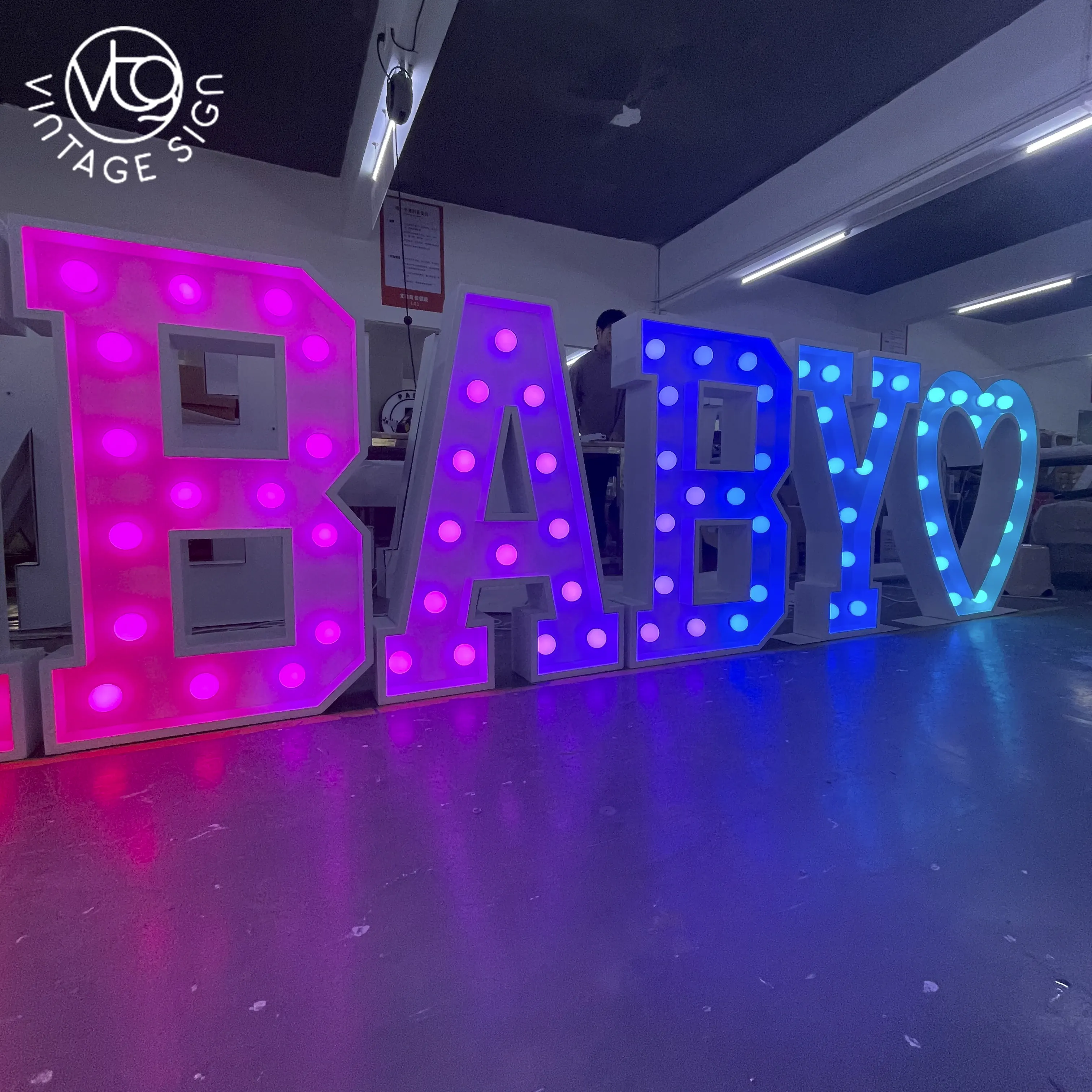 Signos de marquesina de bombilla LED personalizados Letra de marquesina LED 3ft 4ft 5ft Signos CASARSE ME Bombilla DE BODA Marquesina grande Signos de fondo al por mayor