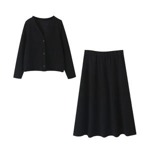 รันฉีชุดเสื้อสเวตเตอร์คอวีและกระโปรงทรงเอสำหรับผู้หญิงไซส์พลัส สีพื้น ผ้าถัก สวมใส่สบายๆ ทรงหลวม สำหรับผู้ใหญ่ - Product Image 1