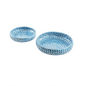 Juego de dos tazones redondos de madera y nácar para servir bocadillos de chocolate a precios asequibles. - Product Image 1
