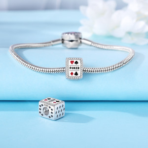 Nuevo colgante de cuentas con forma de carta de juego, diseño original, lujo discreto, moderno y versátil. - Product Image 2