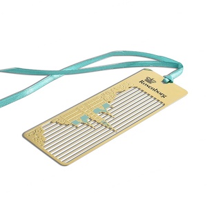 Marcapáginas de Metal Dorado Rectangular Verde con Diseño Hueco y Borla, Marca Privada - Product Image 4