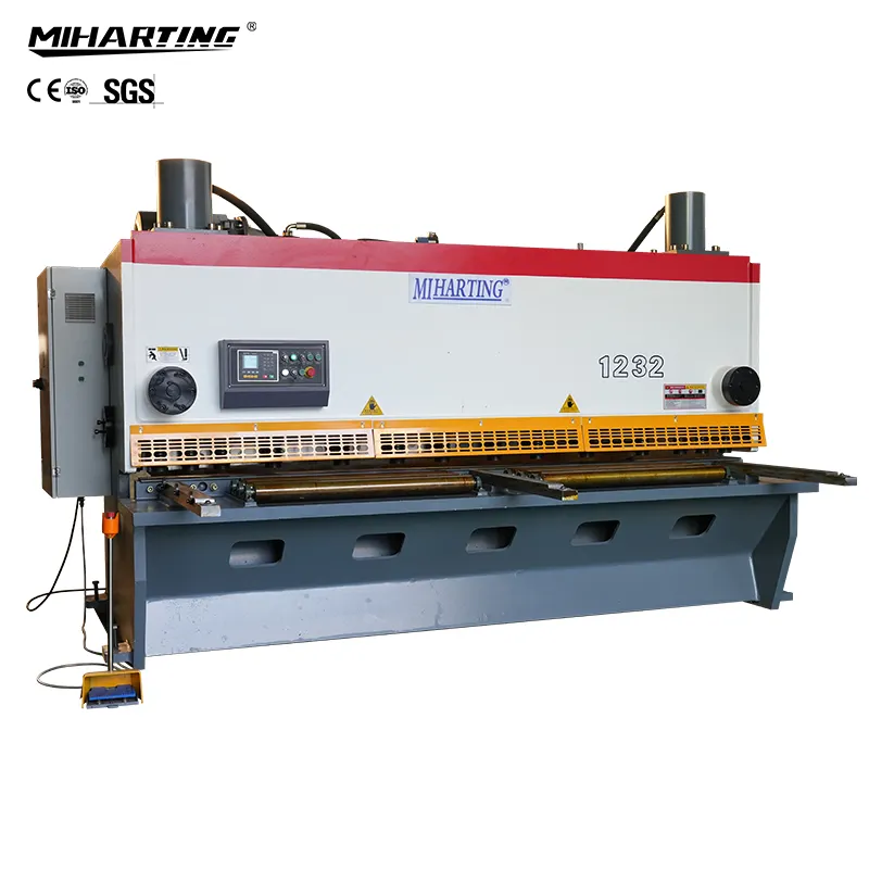 QC11K-4x2000mm plate steel metal cut by hydraulic guillotine shearing cutting machine