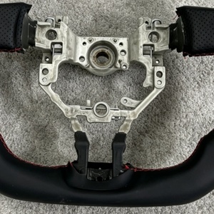 Volante de Cuero en Stock para <span class=keywords><strong>Toyota</strong></span> GT 86, Venta al por Mayor y al Detal - Product Image 5