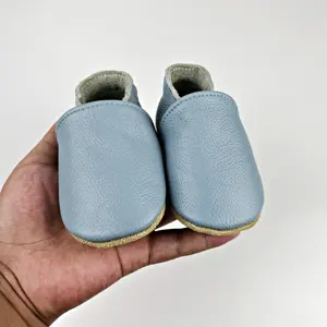 Bede, venta al por mayor, hermosos zapatos de aprendizaje para bebés de color sólido, zapatos para caminar para interiores, zapatos de cuero para bebés