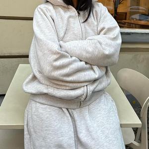 Conjunto de Chándal de Dos Piezas para Mujer al por Mayor: Sudadera con Cremallera y Pantalones Anchos de Algodón 100% con Lavado Ácido y Logotipo Personalizado - Product Image 2