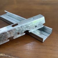 Profilés métalliques à bonne compatibilité, profilés pour murs en métal et plaques de plâtre