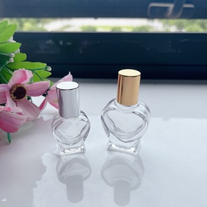 Elegante Flacone Vuoto con Tappo Argento o Oro per Oli Essenziali, 5ml 10ml, Bottiglie Roll-on in <span class=keywords><strong>Vetro</strong></span> Trasparente a Forma <span class=keywords><strong>di</strong></span> Cuore per Profumi - Product Image 3