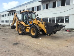 Chargeuse-pelleteuse Cat 430F2 d'occasion en bon état, équipée d'un bras de pelleteuse extensible et d'une benne combinée - Product Image 3