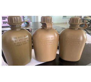 Bouteille d'eau en plastique DF01 Desert 0,8L 1L, gourde portable pour le camping, les sports de plein air, avec crochet de fixation sur le bouchon anti-perte - Product Image 1