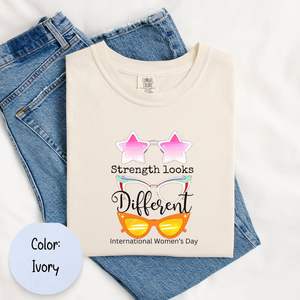 Camiseta de Mujer Comfort Colors, Corte Regular, Cuello Redondo, 100% Algodón, Estampada, Diseño Casual del Día Internacional de la Mujer - Product Image 1