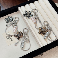 Direct Fabricant Style INS Porte-clés Pendentif Ours Léopard Étoile Perle, Breloque de Téléphone pour Femme, Ornement Suspendu, Porte-clés Ours