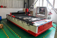 Machine laser à fibre industrielle Raycus 1500W Max avec logiciel CYPCUT, système CNC 4 axes haute précision, prise en charge IA pour le métal