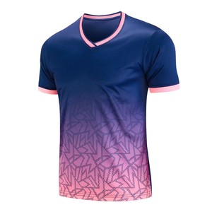 Maillot de football 2026 le plus vendu – Maillot de football rétro classique avec badge d'équipe vintage - Product Image 4