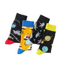 Vente en gros Chaussettes en coton unisexes à motif d'espace amusant pour hommes Style d'affaires décontracté en nylon de haute qualité avec logo sur le corps pour l'été
