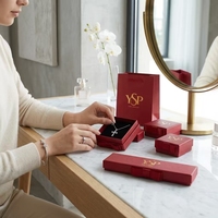 Coffret de luxe personnalisé pour bijoux rouges avec sac de transport assorti, boîte rigide gaufrée à l'or pour bague, collier, bracelet