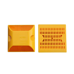 Borne de signalisation routière réfléchissante prismatique double jaune haute intensité en plastique pour routes urbaines et autoroutes - Product Image 1