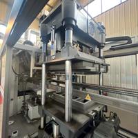 Automatische thermoformmachine voor de productie van voedselcontainers, plastic lunchboxen, trays en afhaalmaaltijdenverpakkingen
