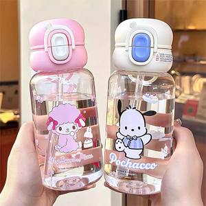 Botella de agua Zuo Mu Sanrio de 600 ml sin BPA con cuerda de transporte para uso escolar de niños - Product Image 1