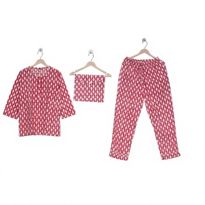 Pijamas de Mujer 100% Algodón Satinado Hechos a Mano, Transpirables, con Manga Tres Cuartos y Estampado Floral, para Bodas, Fiestas y Noches de Verano - Product Image 1