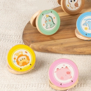 เครื่องดนตรีเคาะจังหวะรูปสัตว์การ์ตูนทำจากไม้ขายส่ง เป็นมิตรกับสิ่งแวดล้อม เหมาะสำหรับการฝึกจังหวะและการเรียนรู้ดนตรีสำหรับเด็กเล็ก - Product Image 1