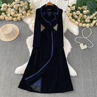 Robe décontractée élégante pour femme en velours noir, coupe trapèze, manches longues, avec découpe à la taille et ceinture, idéale pour le quotidien et les soirées