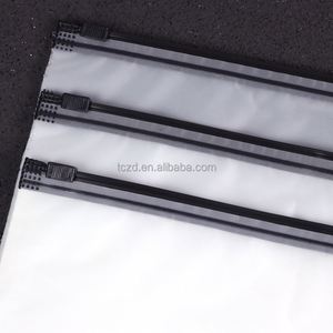 Sacs d'emballage personnalisés en PE avec fermeture éclair imprimée en héliogravure pour vêtements, sacs à fermeture éclair personnalisés, sacs à fermeture éclair givrés sur mesure - Product Image 3