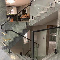 Rampe en verre avec structure en acier inoxydable moderne pour escalier intérieur, résistante à la rouille et avec garantie de 5 ans