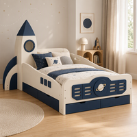 Lit simple en bois massif en forme de fusée sur le thème de l'espace avec tiroirs de rangement sous le lit et sommier à lattes, couleurs au choix, lit pour enfants