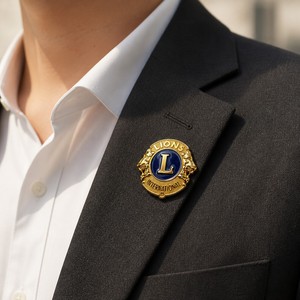 Spilla da bavero personalizzata Lions Club, distintivo <span class=keywords><strong>in</strong></span> metallo smaltato placcato <span class=keywords><strong>oro</strong></span>, distintivo internazionale per <span class=keywords><strong>l</strong></span>'organizzazione, souvenir per membri del club, OEM ODM - Product Image 4