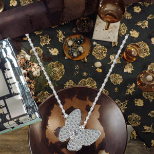 สร้อยคอจี้รูปผีเสื้อน่ารักเงินแท้ S925 ประดับมอสซาไนต์ ของขวัญสำหรับงานรับปริญญา งานแต่งงาน วันครบรอบ ได้รับการรับรองจาก GRA - Product Image 2