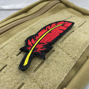 Patchs Cœur Brodés Plumes et Paillettes Thermocollants Écologiques en Toile Résine Marque Quniu pour Vêtements et Accessoires - Product Image 5