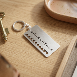 Porte-clés rectangulaire fait main en laiton argenté plaqué argent - Product Image 2
