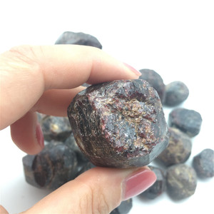 Bán buôn Tự Nhiên Vòng thô Garnet đá nguyên liệu Garnet pha lê giảm chữa bệnh đá cho phong thủy - Product Image 1