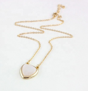 Nouveaux produits 2026 : Collier tendance en forme de cœur avec poudre de turquoise, cristal blanc et pierre goutte d'eau - Product Image 5