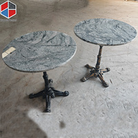 Table de café de style français avec base en laiton