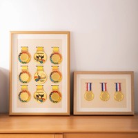 Boîte de présentation commémorative pour médailles de marathon et événements sportifs, en bois durable et écologique, avec plusieurs cadres pour photos de paysages, fleurs et animaux